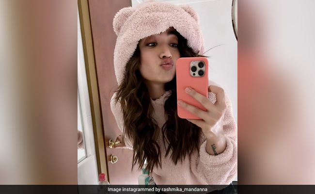 पुष्पा की श्रीवल्ली ने शेयर की पाउट बनाते हुए फोटो तो समांथा ने कही यह बात