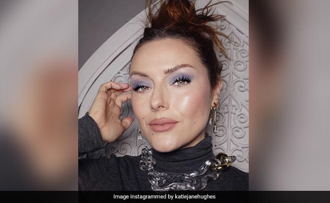 Amazing Very Peri Makeup Looks To Try Out This Spring