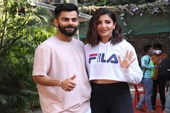 बहुत समय बाद मुंबई में एक साथ नजर आए अनुष्का और विराट बहुत समय बाद मुंबई में एक साथ नजर आए अनुष्का और विराट