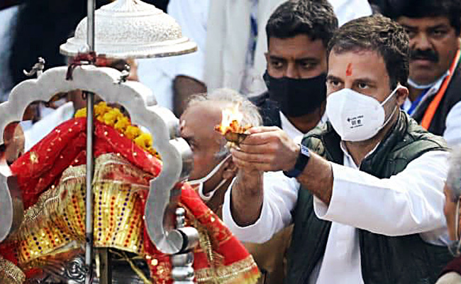 Rahul Gandhi Performs '<i>Ganga Aarti</i>' In Haridwar