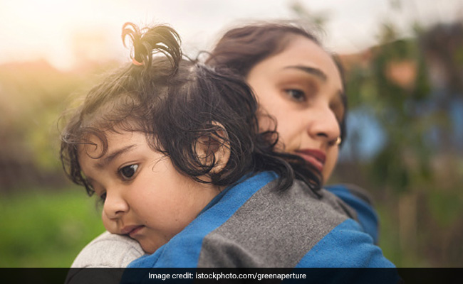 Constipation in Babies: बच्चों में होने लगी है कब्ज की समस्या तो घरेलू उपाय देंगे राहत, ये आसान होने के साथ-साथ हैं असरदार