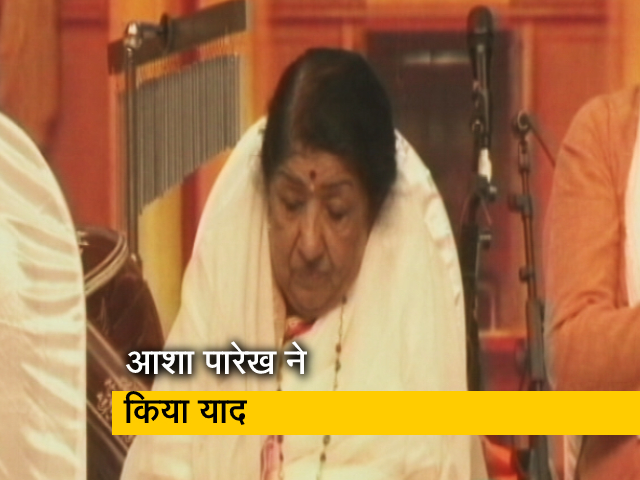 "हमारी दुनिया से एक सरस्‍वती चली गई": लता मंगेशकर को याद कर बोलीं आशा पारेख
