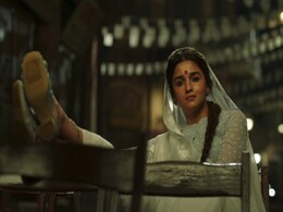 'गंगूबाई काठियावाड़ी' के लिए आलिया भट्ट को मिली इतनी फीस, अजय देवगन के हाथ लगी यह मोटी रकम 'गंगूबाई काठियावाड़ी' के लिए आलिया भट्ट को मिली इतनी फीस, अजय देवगन के हाथ लगी यह मोटी रकम