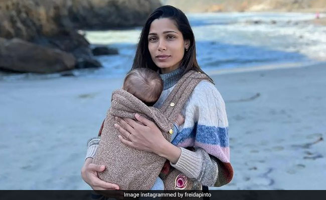 'स्लमडॉग मिलियनेयर' फेम फ्रीडा पिंटो ने न्यू बॉर्न बेबी के साथ पहाड़ों के बीच दिया पोज, फैंस ने लुटाया प्यार