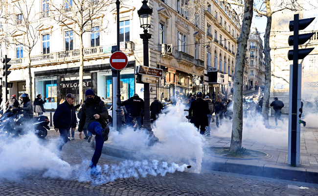 Police Fire Tear Gas, Hundreds Fined As "Freedom Convoy" Enters Paris