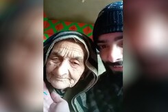 कश्मीरी दादी मां ने किया अंग्रेज़ी ज्ञान का अद्भुत प्रदर्शन कश्मीरी दादी मां ने किया अंग्रेज़ी ज्ञान का अद्भुत प्रदर्शन