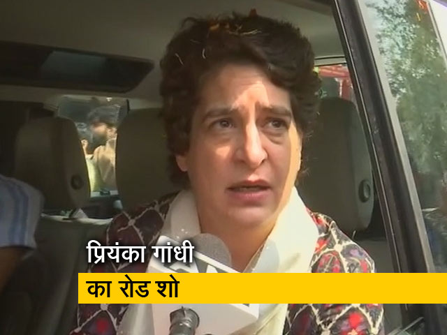 लखनऊ में प्रियंका गांधी का रोड शो, जाति-धर्म की राजनीति करने वाली पार्टियों पर साधा निशाना