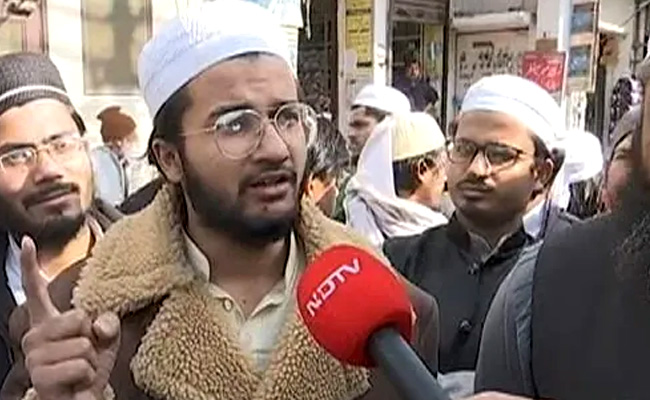 VIDEO: हिजाब हमारी आस्‍था है, हर वर्ग के लिए पर्दा अच्‍छा है- हिजाब विवाद पर देवबंद के मुस्लिम