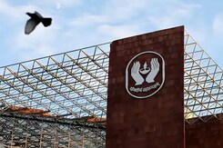 LIC's Mega IPO Unlikely This Financial Year: Sources LIC's Mega IPO Unlikely This Financial Year: Sources