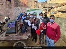 आनंद महिंद्रा ने निभाया वादा, दिव्यांग बिरजू को नौकरी देकर कहा- सभी को मौका चाहिए आनंद महिंद्रा ने निभाया वादा, दिव्यांग बिरजू को नौकरी देकर कहा- सभी को मौका चाहिए