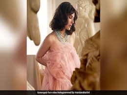 बिग बॉस फेम मंदाना करीमी ने शेयर किया रियलिटी वर्सेस इंस्टाग्राम वीडियो, कैसे कपड़ों में पिन टांक कर चलाना पड़ता है काम  बिग बॉस फेम मंदाना करीमी ने शेयर किया रियलिटी वर्सेस इंस्टाग्राम वीडियो, कैसे कपड़ों में पिन टांक कर चलाना पड़ता है काम