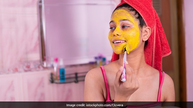 Clean-ups comprising extraction of blackheads and whiteheads can leave marks or scabs on the skin