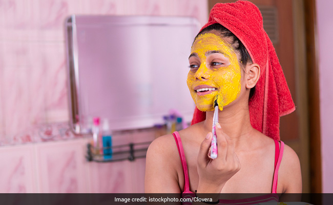Clean-ups comprising extraction of blackheads and whiteheads can leave marks or scabs on the skin