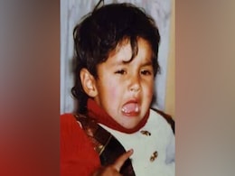 उंगली दिखा मुंह बनाकर रोती दिख रही ये बच्ची आज है पूरे देश की धड़कन, नहीं बता पाए नाम तो नोच मत लेना बाल उंगली दिखा मुंह बनाकर रोती दिख रही ये बच्ची आज है पूरे देश की धड़कन, नहीं बता पाए नाम तो नोच मत लेना बाल