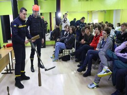 Students Try Bulletproof Vests And Escape Drills In East Ukraine Students Try Bulletproof Vests And Escape Drills In East Ukraine