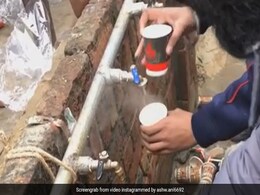 कड़ाके की ठंड में नल से पानी की जगह निकल रही गरमा गरम चाय, Video देख हैरान हुए लोग, पूछा- कहां है ये जगह ? कड़ाके की ठंड में नल से पानी की जगह निकल रही गरमा गरम चाय, Video देख हैरान हुए लोग, पूछा- कहां है ये जगह ?