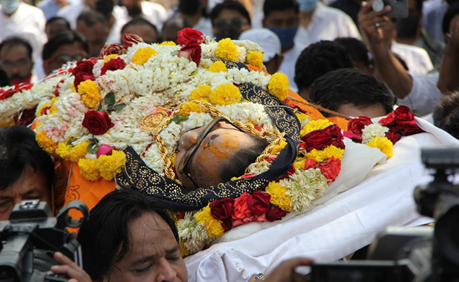 At Bappi Lahiri's Funeral, A Special Touch - His Trademark Sunglasses
