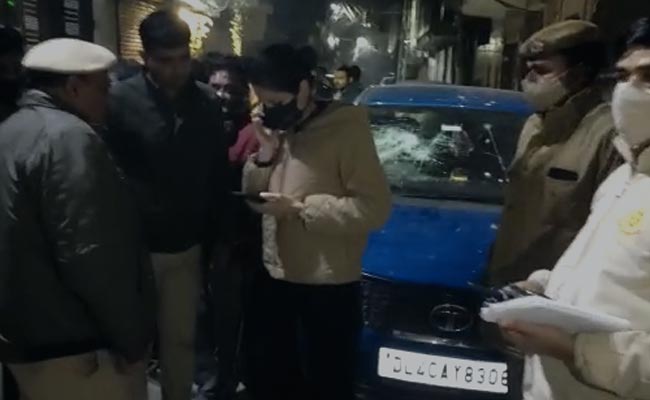 दिल्ली :  बदमाशों की फायरिंग से दहशत में लोग, कार के शीशे तोड़े; रामदास नगर में युवक की गोली मारकर हत्या