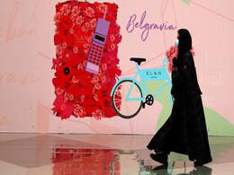 Saudi Arabia Shops Are A Sea Of Red - But Don't Say "Valentine's" Saudi Arabia Shops Are A Sea Of Red - But Don't Say "Valentine's"