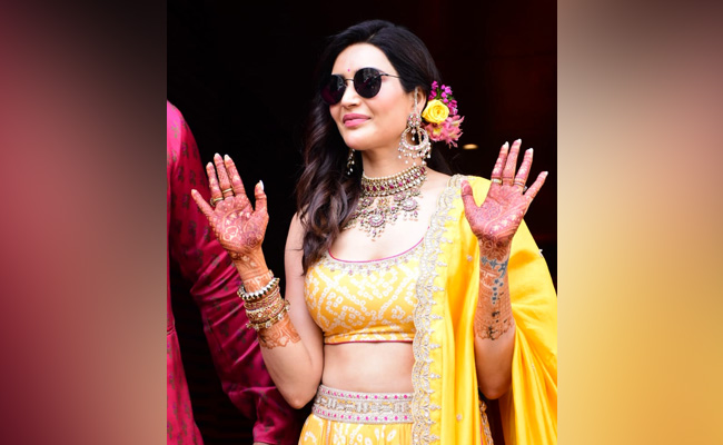 <i>Haldi</i> Done, See Pics From Karishma Tanna's <i>Mehendi</i> Ceremony