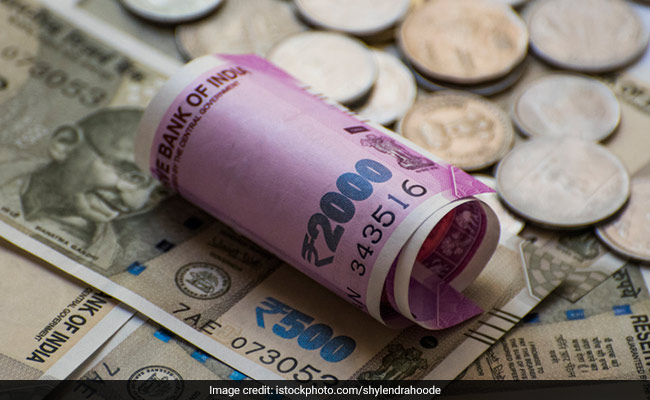 Vastu Tips: घर में बरकत के लिए जानें कौन सी दिशा में रखें पैसा