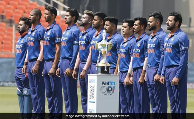 IND vs WI 1st ODI: काली पट्टी बांधकर उतरे भारतीय खिलाड़ी, लता मंगेशकर को दी श्रद्धांजलि