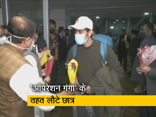 यूक्रेन से वापस लौटे 907 भारतीय छात्र, केंद्रीय मंत्रियों ने एयरपोर्ट पर किया स्वागत