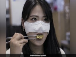 कोरोना संक्रमण से बचने के लिए सिर्फ नाक ढकने के लिए बनाया गया अजीबोगरीब मास्क! कोरोना संक्रमण से बचने के लिए सिर्फ नाक ढकने के लिए बनाया गया अजीबोगरीब मास्क!