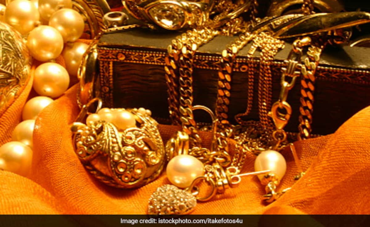 Mumbai Merchant Falls Asleep On Train, Loses Gold Jewellery Worth Rs 5.53 Crore