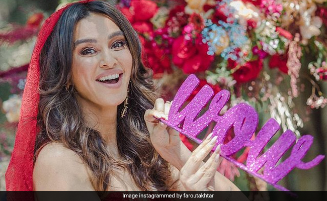 "Mrs Akhtar": Shibani Dandekar Made This Change To Instagram Bio After Wedding To Farhan Akhtar