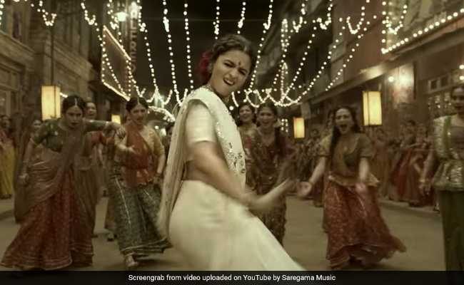 <i>Gangubai Kathiawadi</i> Song <i>Dholida</i>: Alia Bhatt Gets Her Big Sanjay Leela Bhansali Dance Number