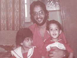 अपने भाई को गुस्से से घूर रही ये बच्ची आज है बॉलीवुड की नंबर 1 हीरोइन, अभी मान लें हार क्योंकि नहीं बता पाएंगे नाम  अपने भाई को गुस्से से घूर रही ये बच्ची आज है बॉलीवुड की नंबर 1 हीरोइन, अभी मान लें हार क्योंकि नहीं बता पाएंगे नाम