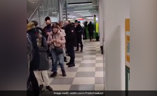 Video Appears To Capture Russian Panic Over Impending Bank Blockade