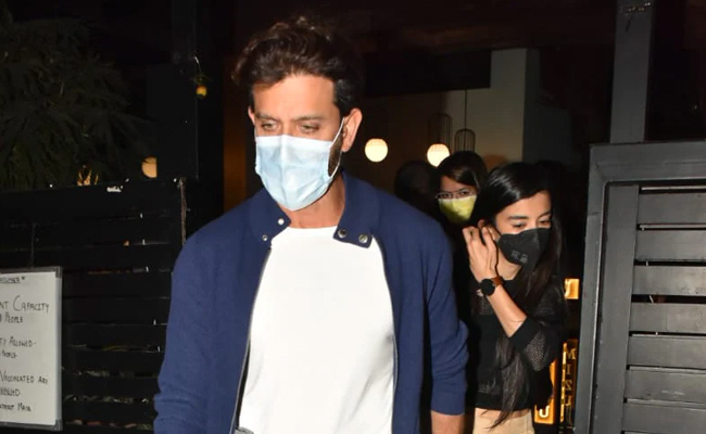 Hrithik Roshan And Rumoured Girlfriend Saba Azad Met Via Twitter: Report