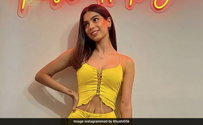 This Pic Of Khushi Kapoor Is A Superhit With Sister Janhvi And Friends. See Their Comments