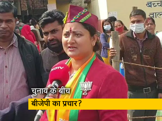 उत्तराखंड CM पर आचार संहिता के उल्‍लंघन का आरोप, BJP चुनाव चिह्न के साथ वोट डालने पहुंचे