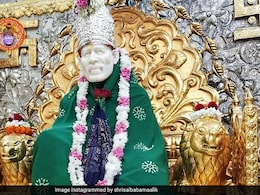 Shirdi News: दुबईतून शिर्डीत आले 'गोल्डन ॐ साई', साईभक्ताकडून भरभरुन दान, किंमत किती? Shirdi News: दुबईतून शिर्डीत आले 'गोल्डन ॐ साई', साईभक्ताकडून भरभरुन दान, किंमत किती?