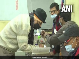 Bengal Civic Polls 'Peaceful', Over 72% Voter Turnout Recorded Till 5 PM Bengal Civic Polls 'Peaceful', Over 72% Voter Turnout Recorded Till 5 PM