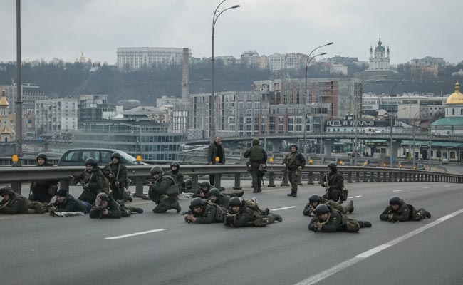 UK Freezes Putin, Russian Foreign Minister's Assets Over Ukraine Invasion