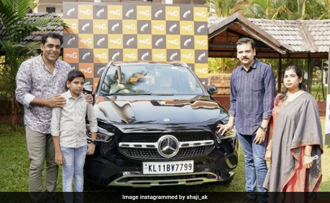 22 साल से कंपनी में कर रहा था काम, खुश होकर मालिक ने दी आलीशान मर्सिडीज, कीमत कर देगी हैरान