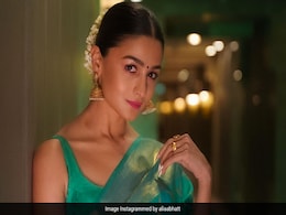 आलिया भट्ट ने जब-जब पहनी साड़ियां फैन्स का चुरा ले गईं दिल, इन 5 खूबसूरत लुक पर आप भी हो जाएंगे फिदा आलिया भट्ट ने जब-जब पहनी साड़ियां फैन्स का चुरा ले गईं दिल, इन 5 खूबसूरत लुक पर आप भी हो जाएंगे फिदा