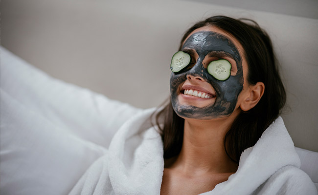 5 Best Acne-Fighting Face Masks For Your Beauty Routine