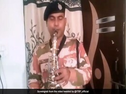 ITBP जवान ने लता मंगेशकर को दी भावभीनी श्रद्धाजंलि, वीडियो देख हर कोई हो रहा भावुक ITBP जवान ने लता मंगेशकर को दी भावभीनी श्रद्धाजंलि, वीडियो देख हर कोई हो रहा भावुक