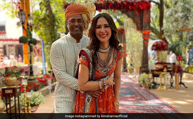 Kim Sharma's Date At A Wedding Was The Usual Suspect Leander Paes. See Pics