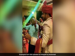 शूटर दादी ने पोते की शादी में किया धांसू डांस, खूब लगाए ठुमके, तापसी पन्नू ने कही ये बात - देखें Video शूटर दादी ने पोते की शादी में किया धांसू डांस, खूब लगाए ठुमके, तापसी पन्नू ने कही ये बात - देखें Video