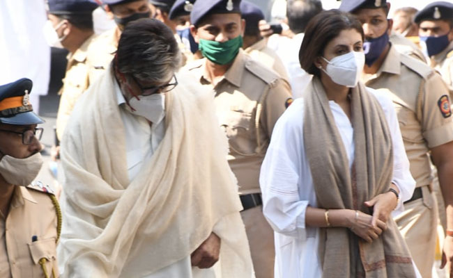 Amitabh Bachchan And Daughter Shweta Bachchan Nanda Arrive At Lata Mangeshkar's House