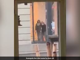 Amsterdam: Hostage Siege At Apple Store Ends, Gunman Overpowered Amsterdam: Hostage Siege At Apple Store Ends, Gunman Overpowered