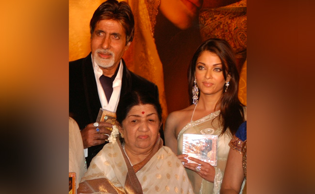 "At A Loss For Words," Writes Aishwarya Rai Bachchan For Lata Mangeshkar