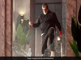 Amitabh ने 80 की उम्र में एक किक में तोड़ डाली कांच की दीवार, फैन्स बोले- रिश्ते में आप सबके बाप हैं Amitabh ने 80 की उम्र में एक किक में तोड़ डाली कांच की दीवार, फैन्स बोले- रिश्ते में आप सबके बाप हैं