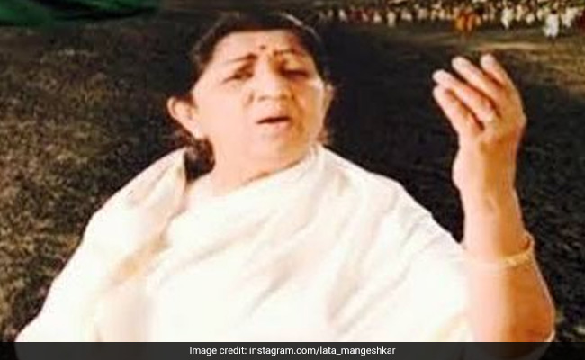 लता मंगेशकर के निधन से फिल्म इंडस्ट्री में शोक की लहर, अनुपम खेर बोले- आपके व्हॉट्सऐप मैसेज मिस करूंगा